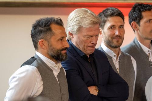 Hassan Salihamidzic (stânga) și Oliver Kahn (centru), conducătorii lui Bayern/ foto Imago Images