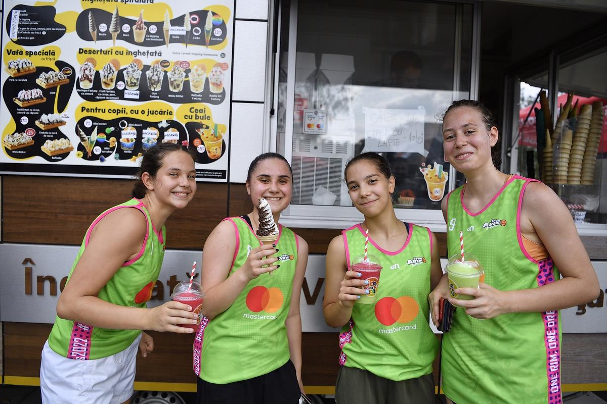 Speak a jucat baschet cu copiii la Sport Arena Streetball, în turneul-record cu 700 de participanți