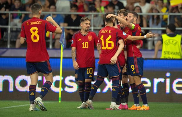 Generația fantastică » Spania poate face „tripla" de titluri la Euro U17-U19-U21 cu aceiași jucători și același selecționer!