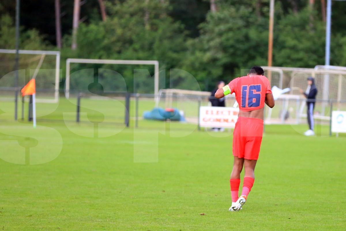 Gafa lui Siyabonga Ngezana în FCSB - PAOK, în cadre succesive