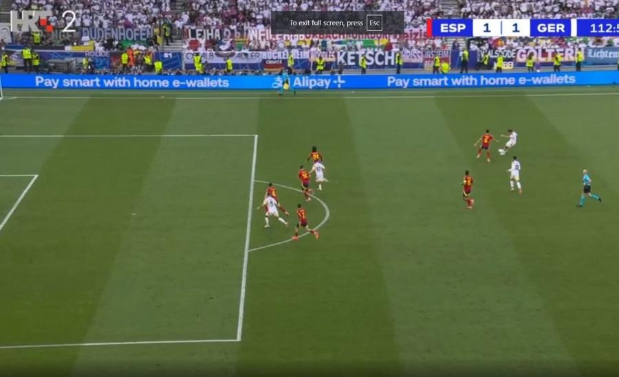 Iată poziția în care se afla Niklas Fullkrug în momentul centrării spre careul spaniolilor / Foto: Captură TV Italienii îi consolează pe nemți pentru deciziile luate de arbitrul Taylor » Cele mai tari glume după eliminarea Germaniei