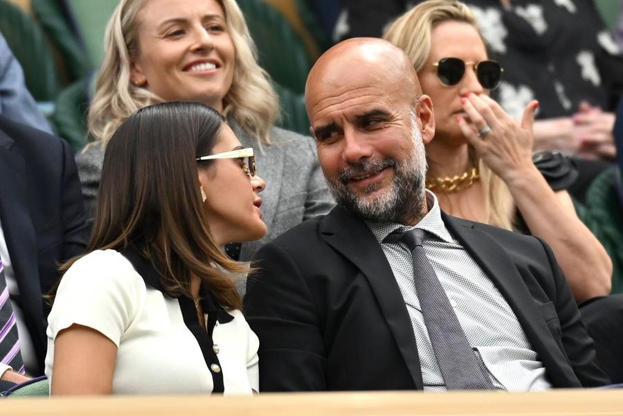 Pep Guardiola și fiica sa, Maria, în Loja Regală la Wimbledon 2024 Foto: Guliver/GettyImages Alexander Zverev, calificat în „optimi” la Wimbledon în ciuda unei căzături de coșmar, l-a chemat pe Pep Guardiola să revină la Bayern!