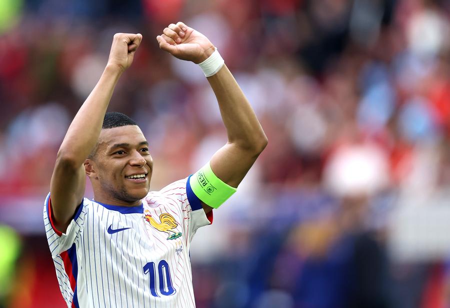 Kylian Mbappe a marcat o dată la Euro, din penalty / foto: Getty Images Spania sau Franța? Alexandru Barbu și Oana Dușmănescu, fără diplomație: „Nu v-ați săturat de o națională chinuitoare, fără gol din acțiune?!” vs „Griezmann sau Dembele sunt și treziți din somn peste tot ce are Spania”