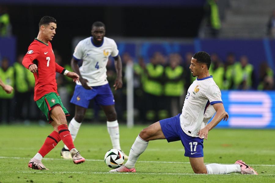 Cristiano Ronaldo a avut cea mai mare ocazie contra Franței când a încercat să-l surprindă pe Maignan cu călcâiul / Foto: Imago A venit apusul. Obrigado, Cristiano!