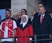 Mii de fani turci au făcut semnul extremist al „lupilor gri”, pentru care Demiral a fost suspendat » Imagini incredibile în tribune la EURO