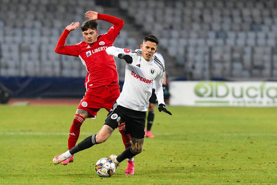 George Cîmpanu în tricoul Universității Cluj, foto: Imago Images Încă o plecare de la Universitatea Craiova » Și-a găsit echipă în Superliga
