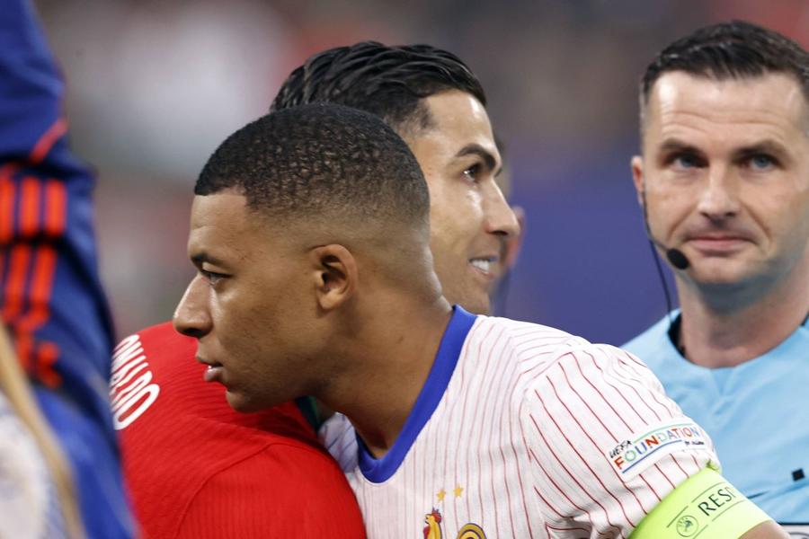 Cristiano Ronaldo și Kylian Mbappe, în meciul Portugalia - Franța, de la Euro 2024 Foto: Imago Images Portugalia - Franța, meciul non-căpitanilor