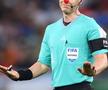 Fanii italieni ai Romei râd de Anthony Taylor după arbitrajul său din Spania - Germania