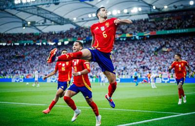 Pe același stadion, aceeași bucurie și tot după un gol decisiv » Fantastica poveste a familiei de fotbaliști ajunsă în reflectoarele „sferturilor” Euro 2024!