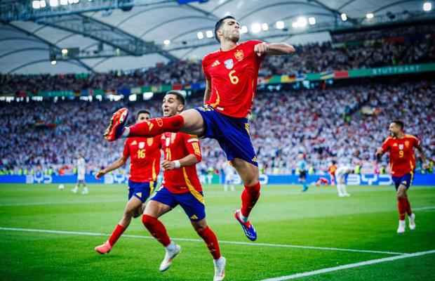Pe același stadion, aceeași bucurie și tot după un gol decisiv » Fantastica poveste a familiei de fotbaliști ajunsă în reflectoarele „sferturilor” Euro 2024!