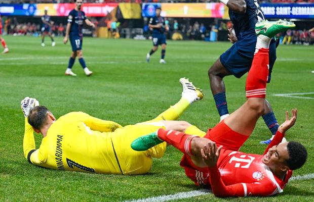 Jamal Musiala, nouă ore pe targă și sub sedative » Fotbalistul lui Bayern trece prin momente dureroase după accidentarea horror