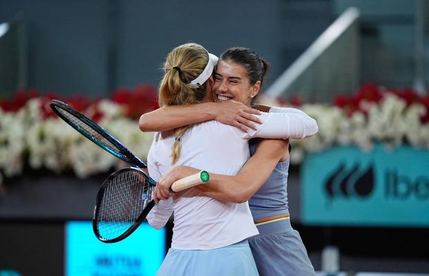 De neoprit! Sorana Cîrstea și Anna Kalinskaya s-au calificat în „sferturi” la Wimbledon, după ce au trecut de favoritele numărul 5