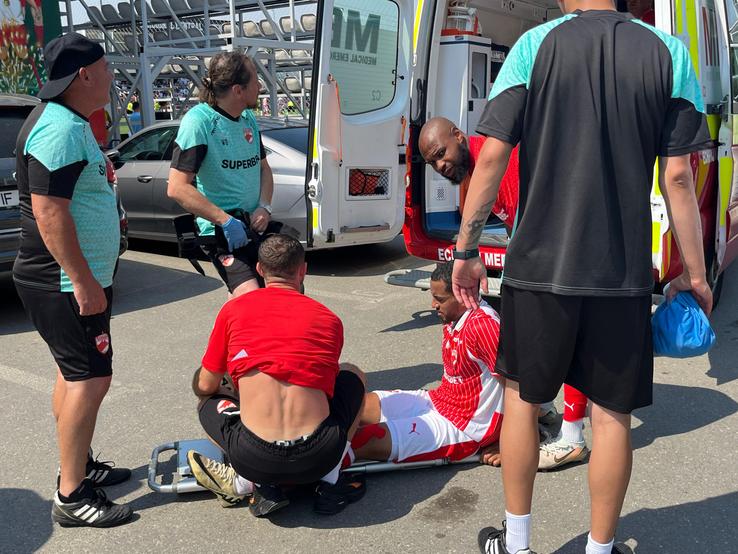 Maxime Sivis s-a accidentat în Dinamo - Tunari și a fost scos pe targă