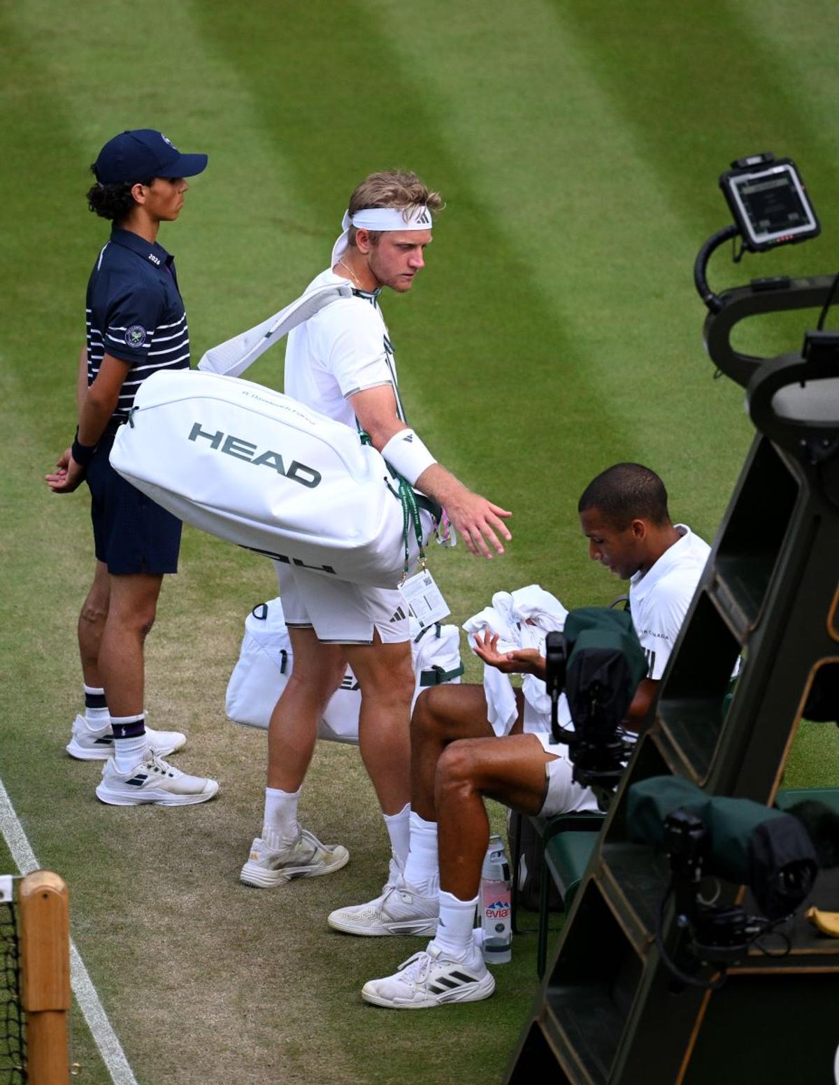 Criticat de Felix Auger-Aliassime, numărul 23 ATP se apără: „Văd stele verzi câteva secunde, apoi durerea dispare”