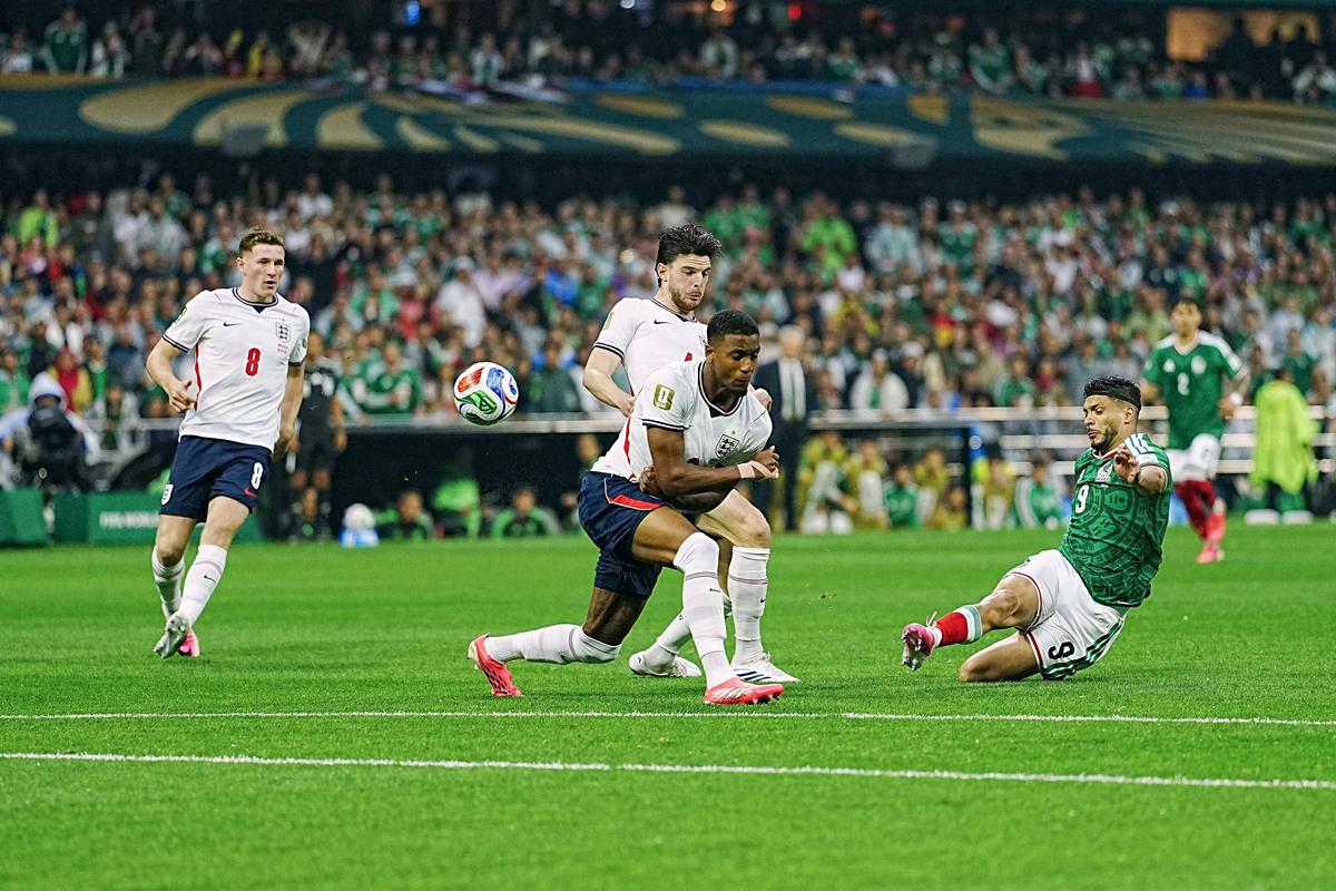 Mexic - Anglia, în optimile de finală ale Cupei Mondiale // foto: Imago