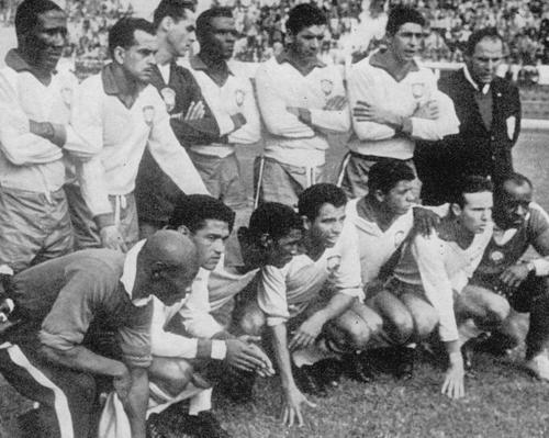 Garrincha (al doilea de la stânga la dreapta, rândul de jos) // Foto: Imago Images