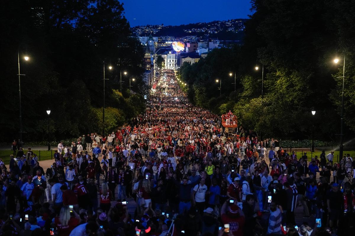 Fanii pe străzi la Oslo după Brazilia - Norvegia