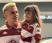 Cristi Manea prezintă noul echipament de joc al Rapidului pentru sezonul 2026-2027 // Foto: Andrei Crăițoiu