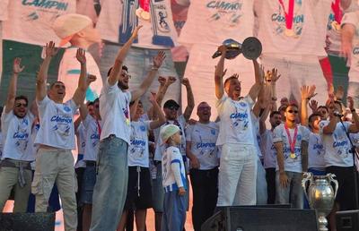 A prins poza cu trofeul de campion la Craiova, acum a semnat în prima ligă portugheză! Concurent de la PSG