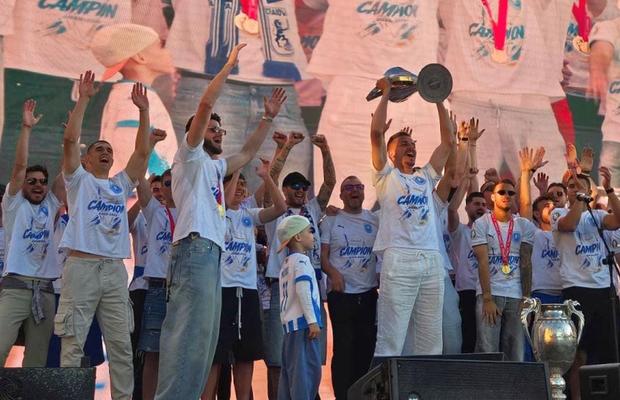 A prins poza cu trofeul de campion la Craiova, acum a semnat în prima ligă portugheză! Concurent de la PSG
