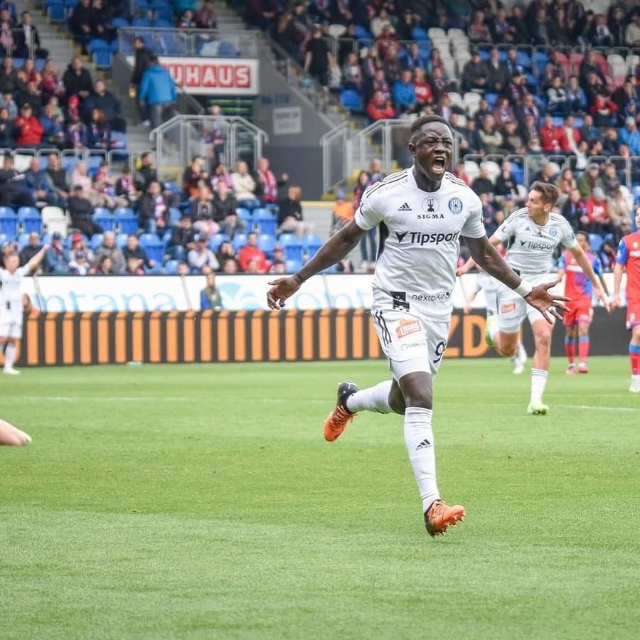 Petrolul a bătut palma cu Dele Israel // FOTO: Instagram @_dele99 Petrolul a bătut palma cu al 12-lea transfer al verii! Mijlocașul a convins în probe și semnează cu „lupii galbeni”