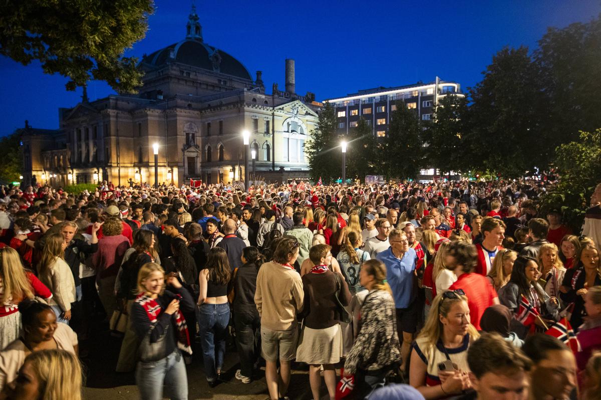 Cum au trăit norvegienii golul victoriei cu Brazilia » Nebunie pe străzi la Oslo după victoria istorică