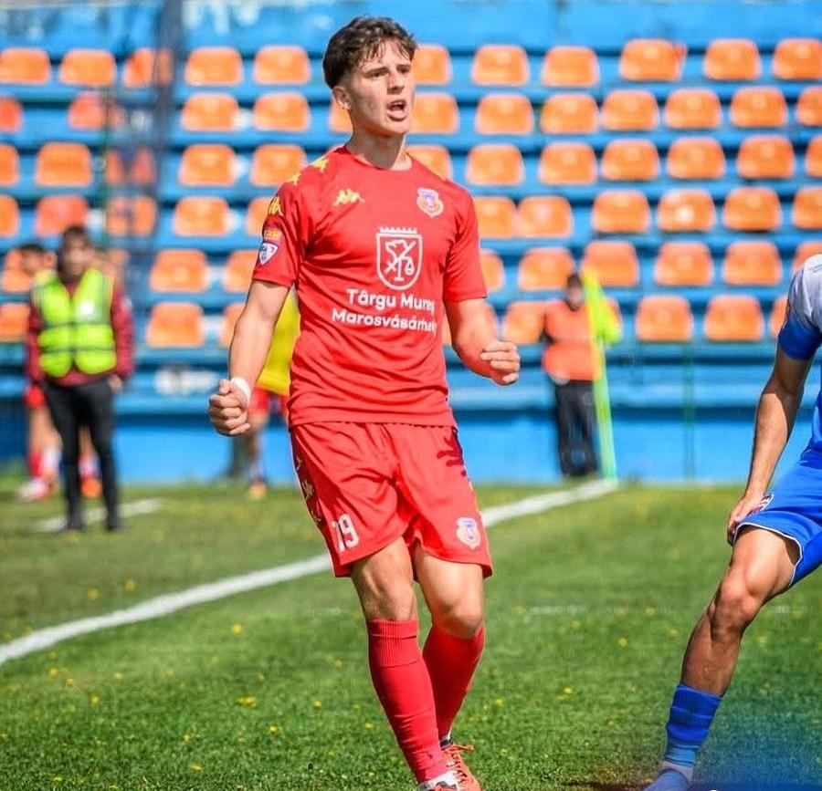 Rapid a mai transferat un jucător de la rivala din play-off » Internaționalul român a ajuns deja în cantonamentul din Austria