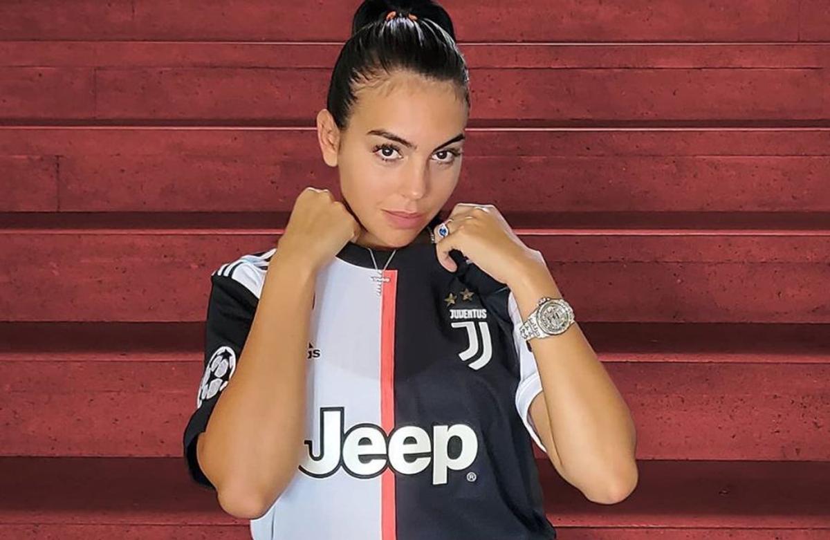 FOTO Iubita lui Cristiano Ronaldo a încins din nou Instagramul » Fotografia din baie a Georginei a strâns 3 milioane de like-uri