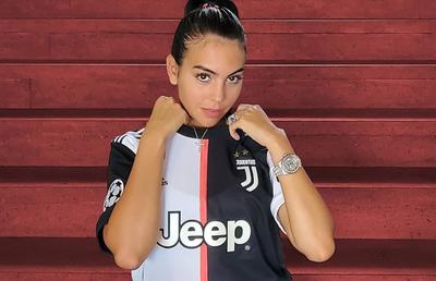 FOTO Iubita lui Cristiano Ronaldo a încins din nou Instagramul » Fotografia din baie a Georginei a strâns 3 milioane de like-uri