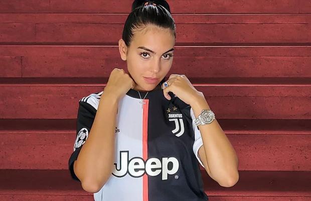 FOTO Iubita lui Cristiano Ronaldo a încins din nou Instagramul » Fotografia din baie a Georginei a strâns 3 milioane de like-uri
