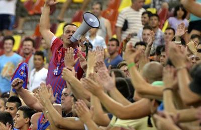 Ultrașii lui FCSB se revoltă după salvarea lui Dinamo: „Cum mai poți să ridici capul când tu ești în Liga 1 din milă?!”