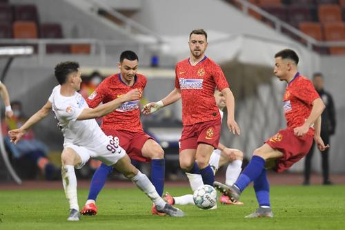 Andrei Miron (al doilea din dreapta) revine după o accidentare // foto: Imago