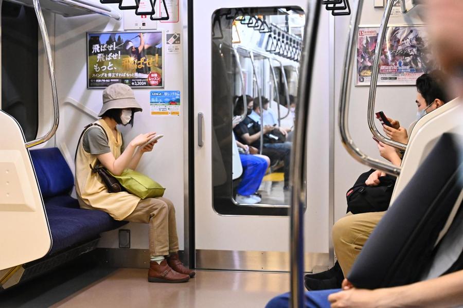 Reportaj de senzație din Tokyo: 13 episoade despre realitatea din Japonia, țară a contrastelor și a obiceiurilor complet diferite față de orice alt colț al planetei