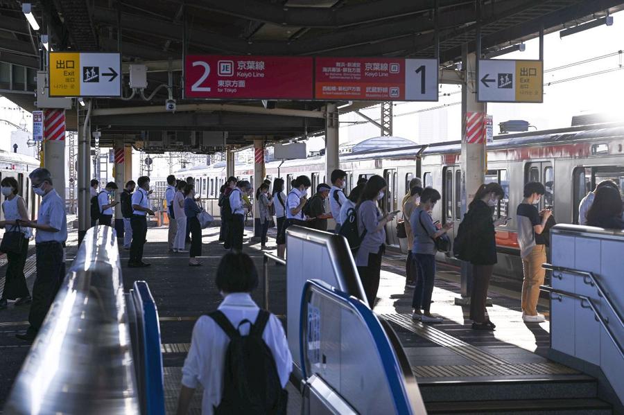 Reportaj de senzație din Tokyo: 13 episoade despre realitatea din Japonia, țară a contrastelor și a obiceiurilor complet diferite față de orice alt colț al planetei