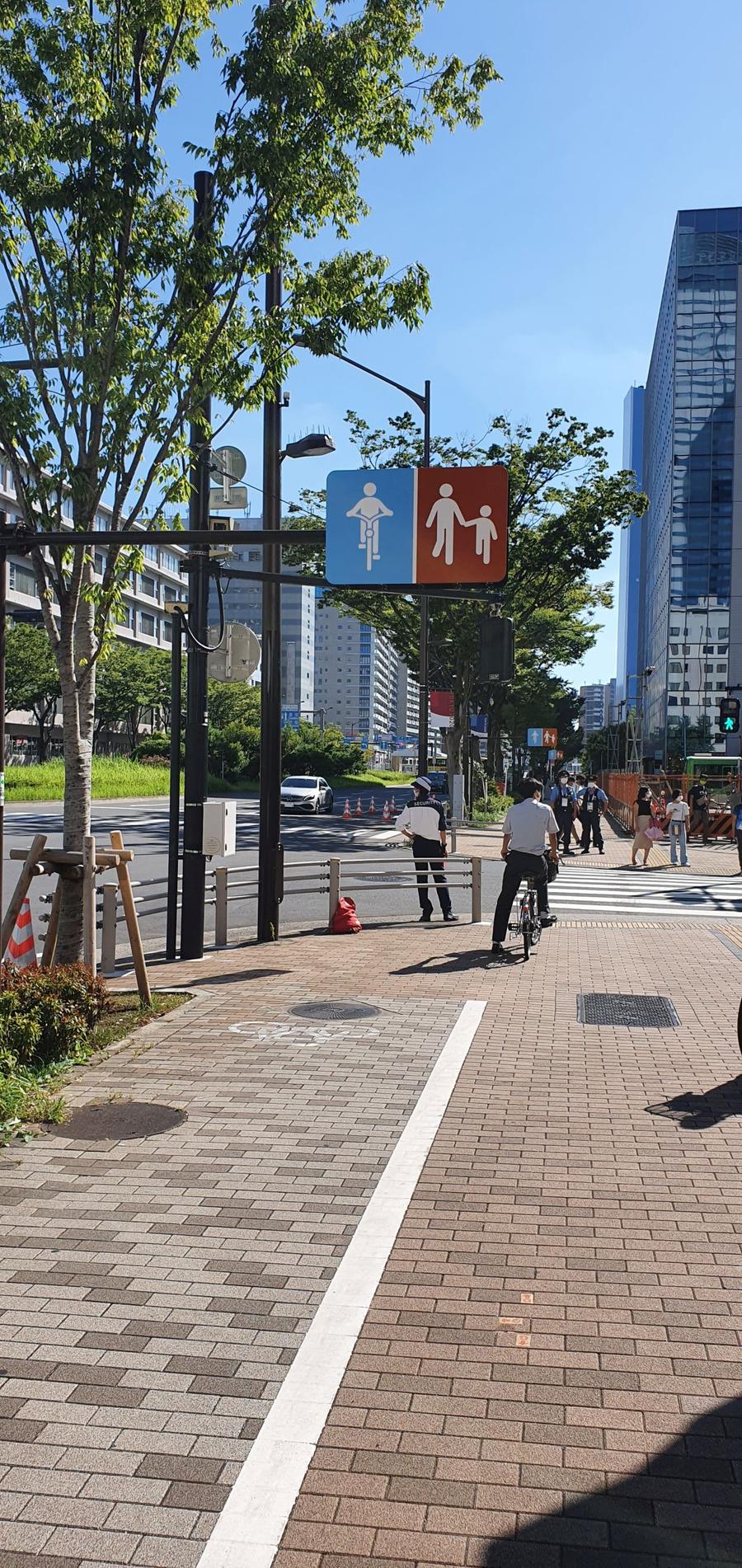 Reportaj de senzație din Tokyo: 13 episoade despre realitatea din Japonia, țară a contrastelor și a obiceiurilor complet diferite față de orice alt colț al planetei