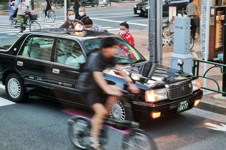 Reportaj de senzație din Tokyo: 13 episoade despre realitatea din Japonia, țară a contrastelor și a obiceiurilor complet diferite față de orice alt colț al planetei