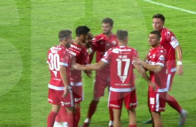 10 detalii de la U Cluj - Dinamo 1-1: moment special cu Hațegan, gestul lui Politic + asistentul a țipat la dinamoviști: „Voi nu știți regulile?! Cițiti-le!”