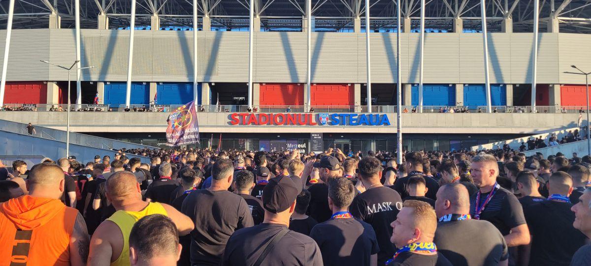 Ce s-a auzit la stația de amplificare din Ghencea înainte de FCSB - CFR Cluj: „În această seară, suporterii roș-albaștri din tribună poartă un singur nume...”