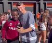 Moment viral: fanii s-au îngrămădit să facă poze cu el, crezând că e fotbalist! Cum a reacționat bărbatul