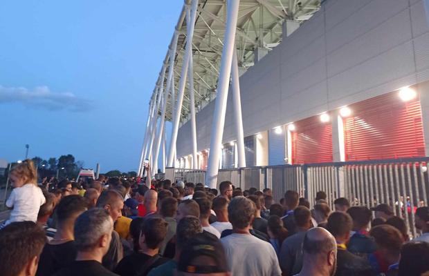 A vrut să intre cu briceagul la FCSB - Universitatea Craiova și riscă să fie închis