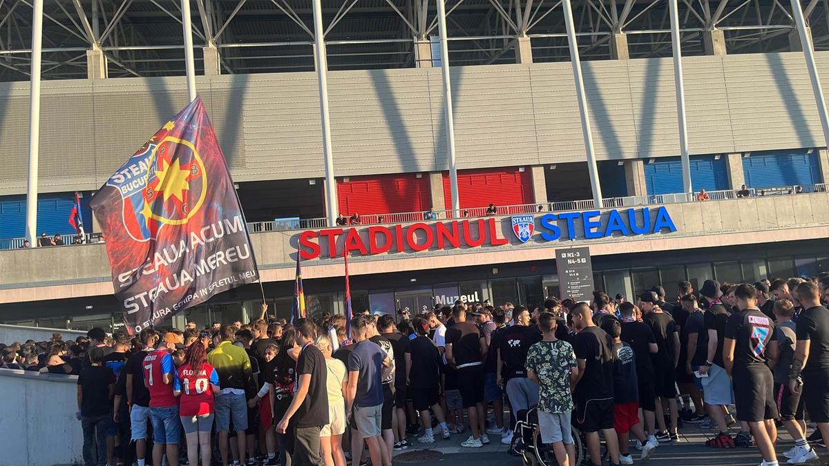 Ce s-a auzit la stația de amplificare din Ghencea înainte de FCSB - CFR Cluj: „În această seară, suporterii roș-albaștri din tribună poartă un singur nume...”