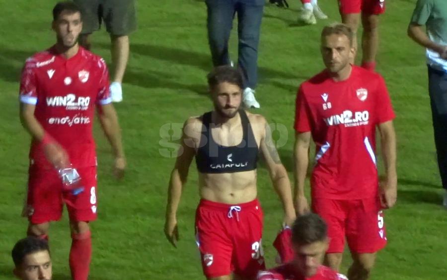 10 detalii de la U Cluj - Dinamo 1-1: moment special cu Hațegan, gestul lui Politic + asistentul a țipat la dinamoviști: „Voi nu știți regulile?! Cițiti-le!”