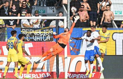 Petrolul învinge campioana după un meci nebun! Farul revenise de la 0-2, dar a cedat în prelungiri » Clasamentul ACUM