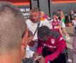 Moment viral: fanii s-au îngrămădit să facă poze cu el, crezând că e fotbalist! Cum a reacționat bărbatul