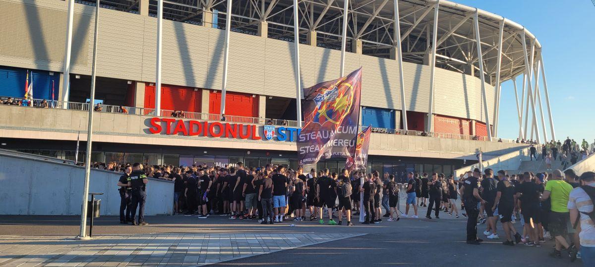 Ce s-a auzit la stația de amplificare din Ghencea înainte de FCSB - CFR Cluj: „În această seară, suporterii roș-albaștri din tribună poartă un singur nume...”