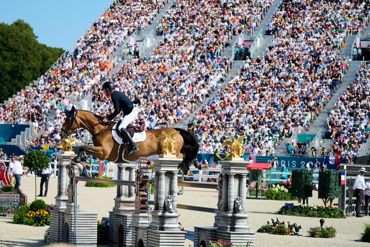 Un sport contestat a adunat 16.500 de oameni în tribune la ultima sa probă, câștigată de germanul Christian Kukuk cu superbul cal Checker 47
