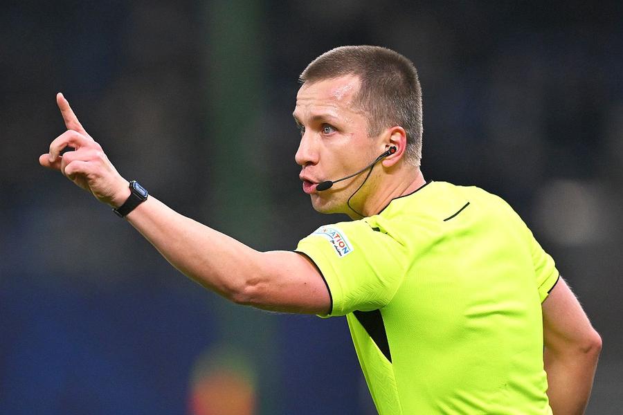 Bartosz Frankowski // foto: Guliver/gettyimages Halucinant: urmau să arbitreze în această seară în Champions League, dar au fost ARESTAȚI după ce s-au îmbătat și au furat un semn de circulație!
