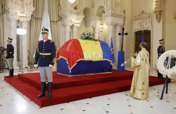 Ripostă dură din Generația de Aur, în timpul funeraliilor lui Ion Iliescu: „Dobitoci! Lăsați-l să plece”