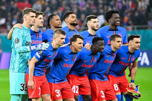 Malcom Edjouma, al treilea de la dreapta la stânga pe rândul de sus // foto: Imago Images