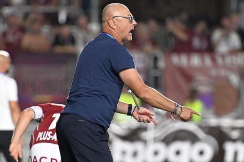 Leo Grozavu, antrenorul lui FC Botoșani, a contestata arbitrajul după meciul cu Rapid/ foto: Imago Images
